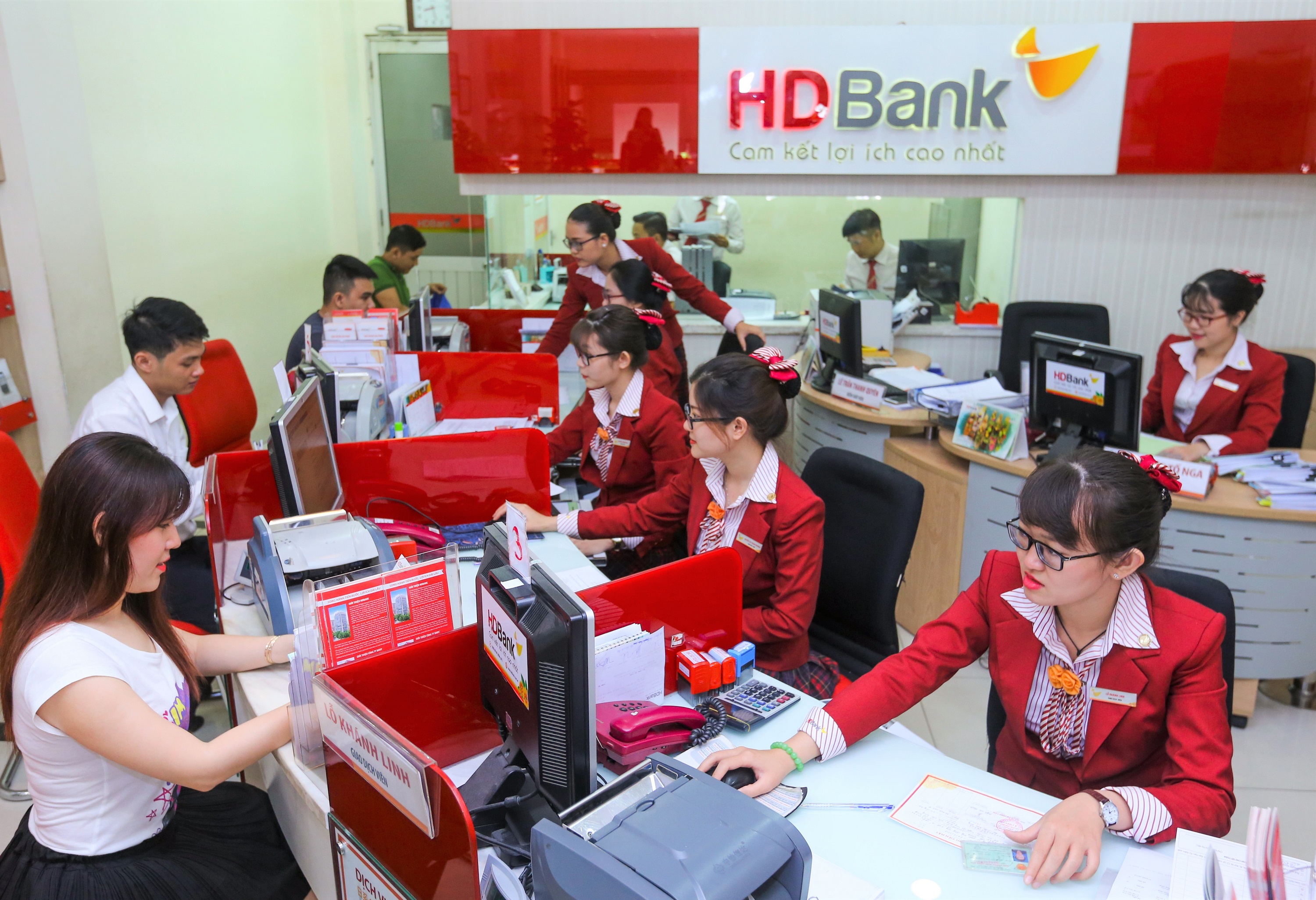 Đồng hành cùng khách hàng vượt đại dịch, HDBank duy trì tăng trưởng cao và bền vững, kiểm soát nợ xấu dưới 1,1%