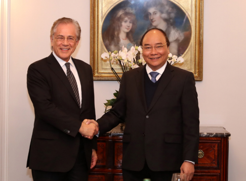 Thủ tướng Nguyễn Xuân Phúc và GS. Malik trong chuyến tham dự Diễn đàn Kinh tế Thế giới tháng 01/2017. 