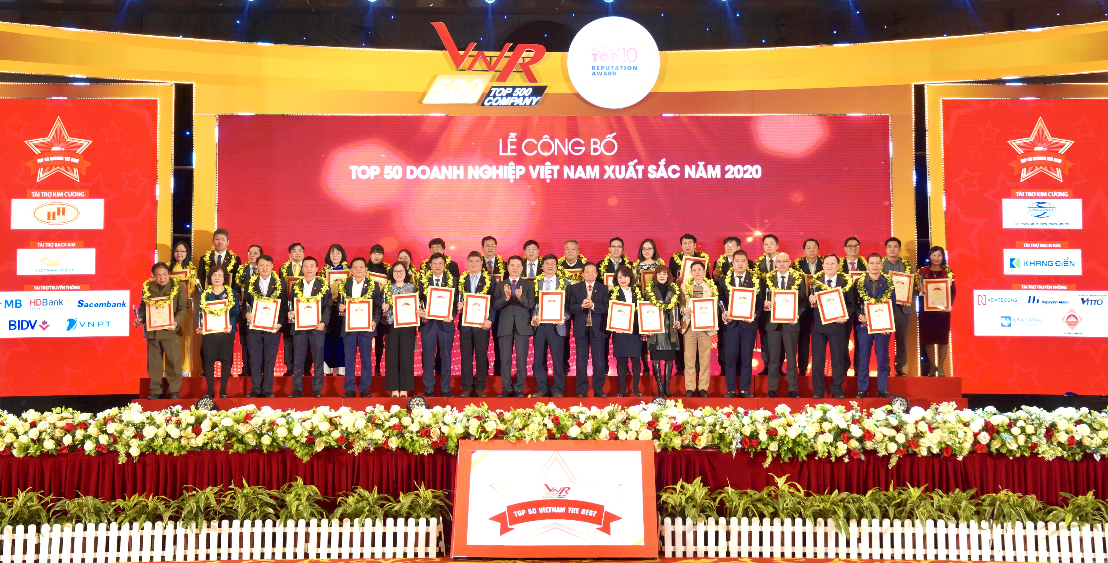 Vinh danh Top 50 doanh nghiệp Việt Nam xuất sắc năm 2020