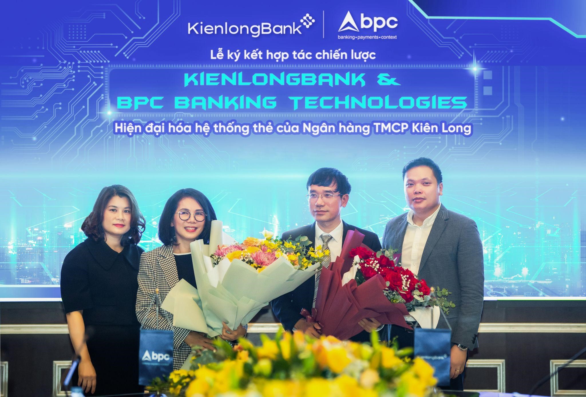 KienlongBank ký kết hợp tác chiến lược, chuyển đổi số hệ thống thẻ ngân hàng