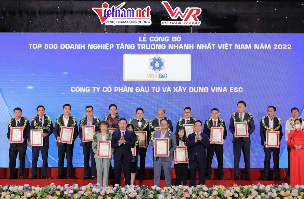 Vina E&C vinh dự đón nhận giải thưởng Top 500 Doanh nghiệp tăng trưởng nhanh nhất Việt Nam 2022