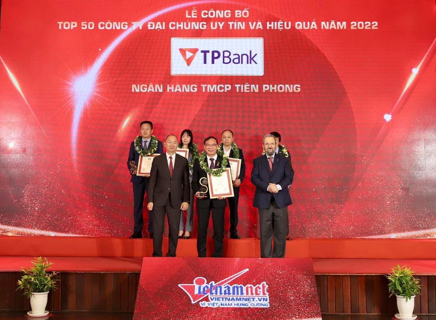 TPBank được vinh danh trong Top 4 ngân hàng tư nhân uy tín nhất Việt Nam 2022