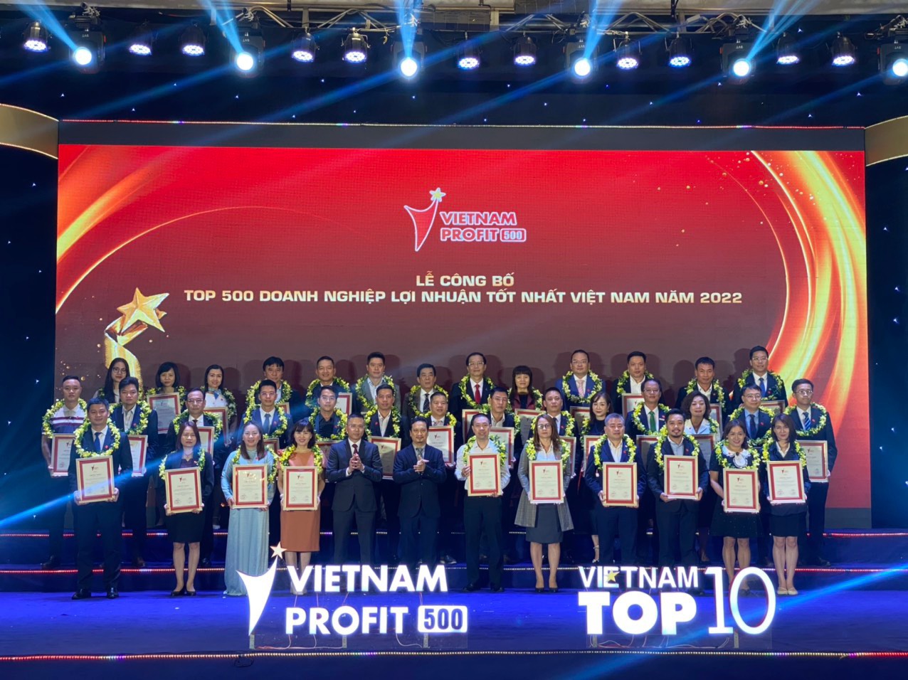 Lễ công bố Top 500 Doanh nghiệp lợi nhuận tốt nhất Việt Nam & Top 10 Công ty uy tín các ngành năm 2022