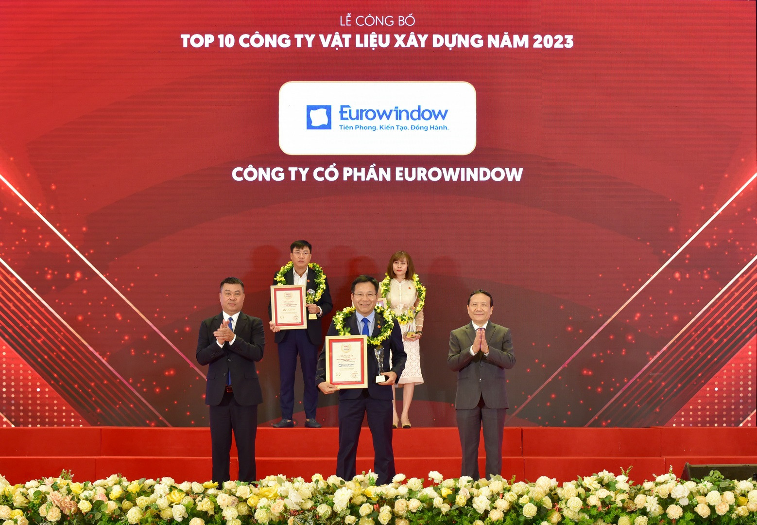 Eurowindow tiếp tục được vinh danh trong Top10 công ty vật liệu xây dựng uy tín năm 2023