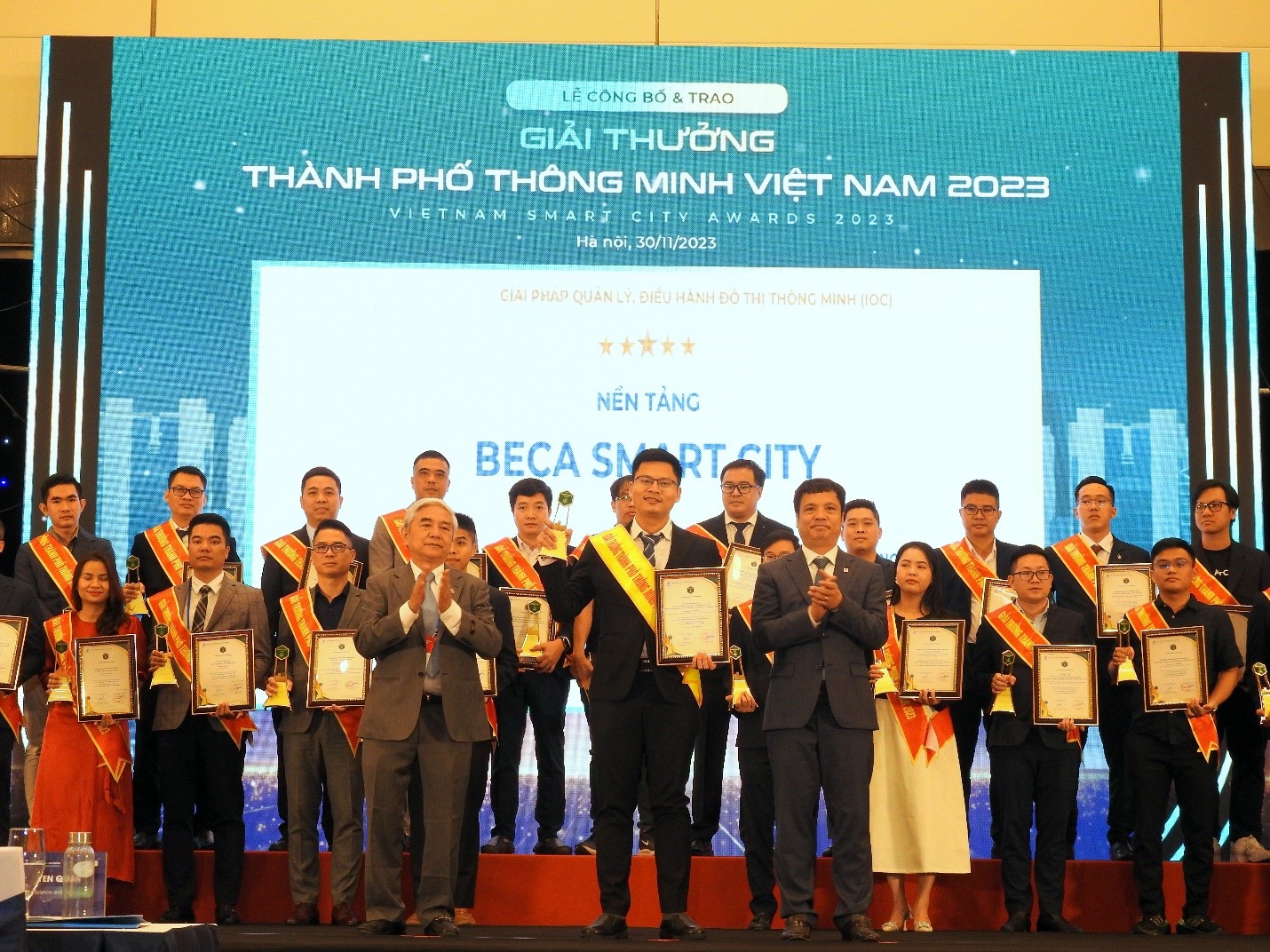 BECAMEX & VNTT được vinh danh tại Giải thưởng Thành phố thông minh Việt Nam 2023