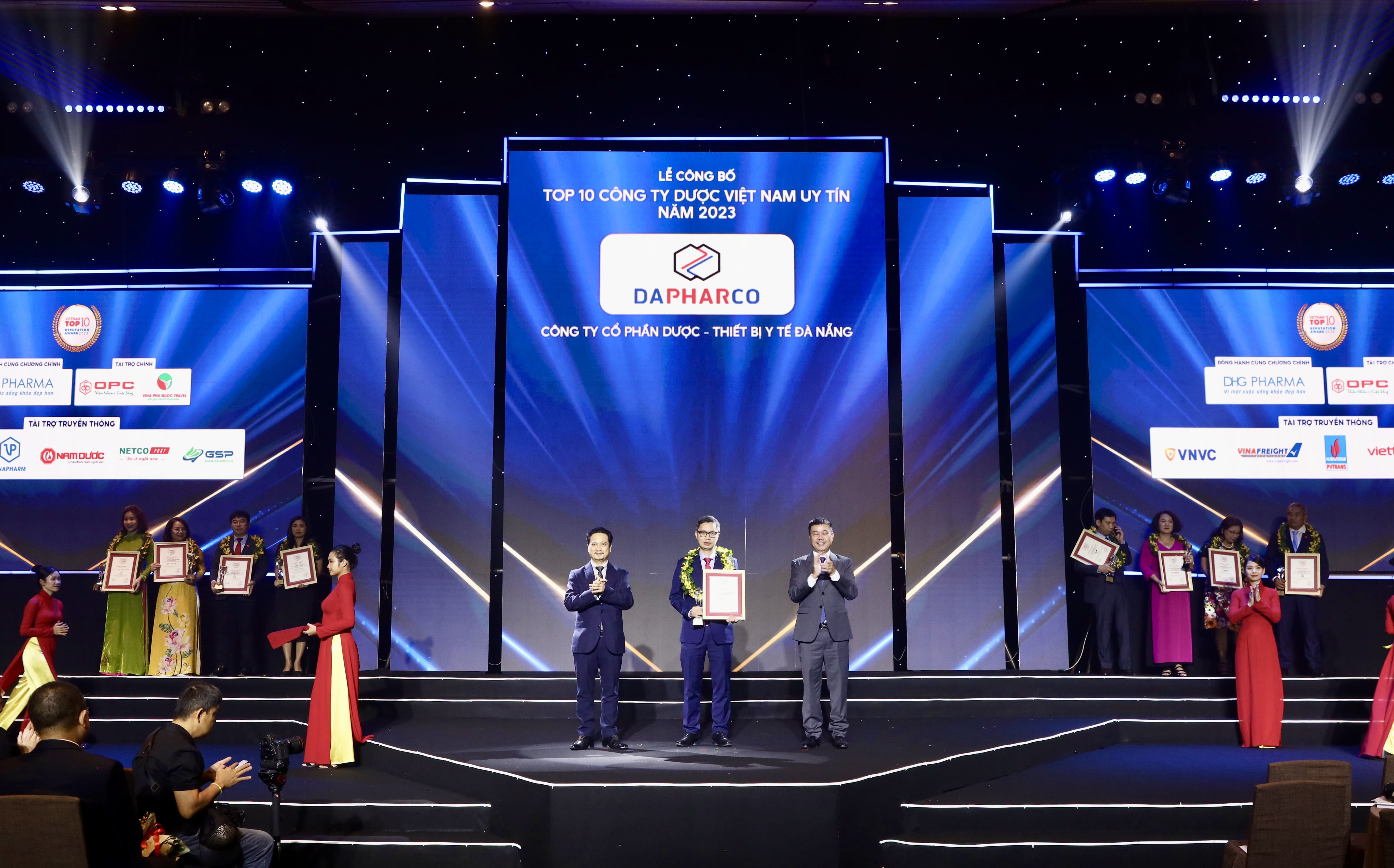 Chúc mừng Dapharco giữ vững danh hiệu Top 10 Công ty Dược Việt Nam uy tín trong suốt 8 năm liên tiếp