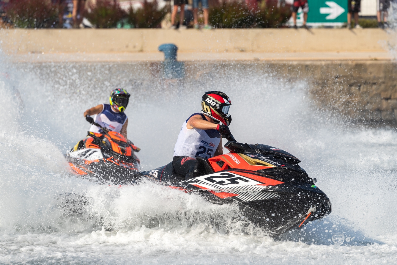 Gần 60.000 lượt du khách quan tâm đến giải đua thuyền máy nhà nghề quốc tế lần đầu tiên được tổ chức tại Việt Nam