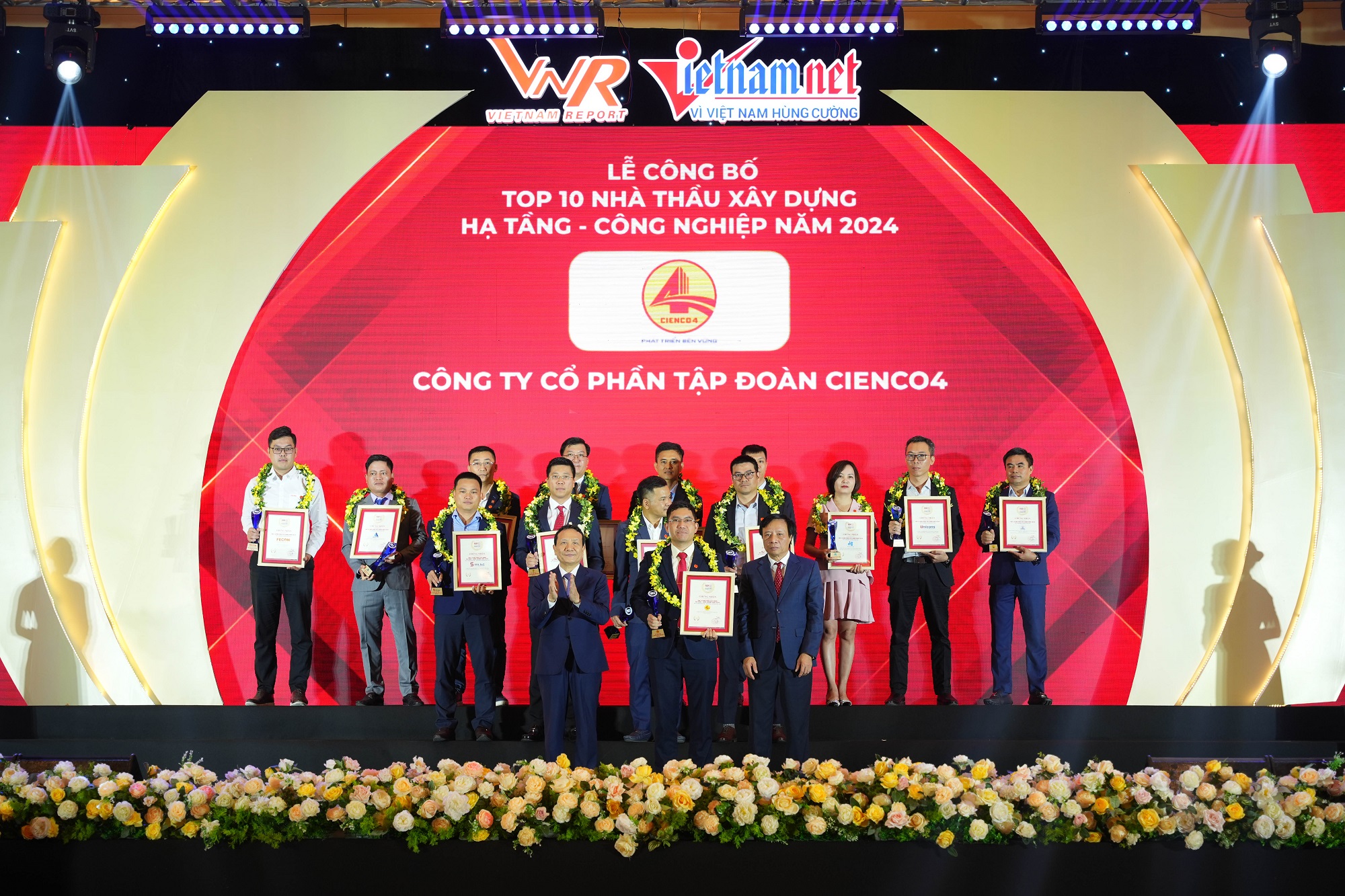 ROX Cons nhận cú đúp giải thưởng từ Vietnam Report