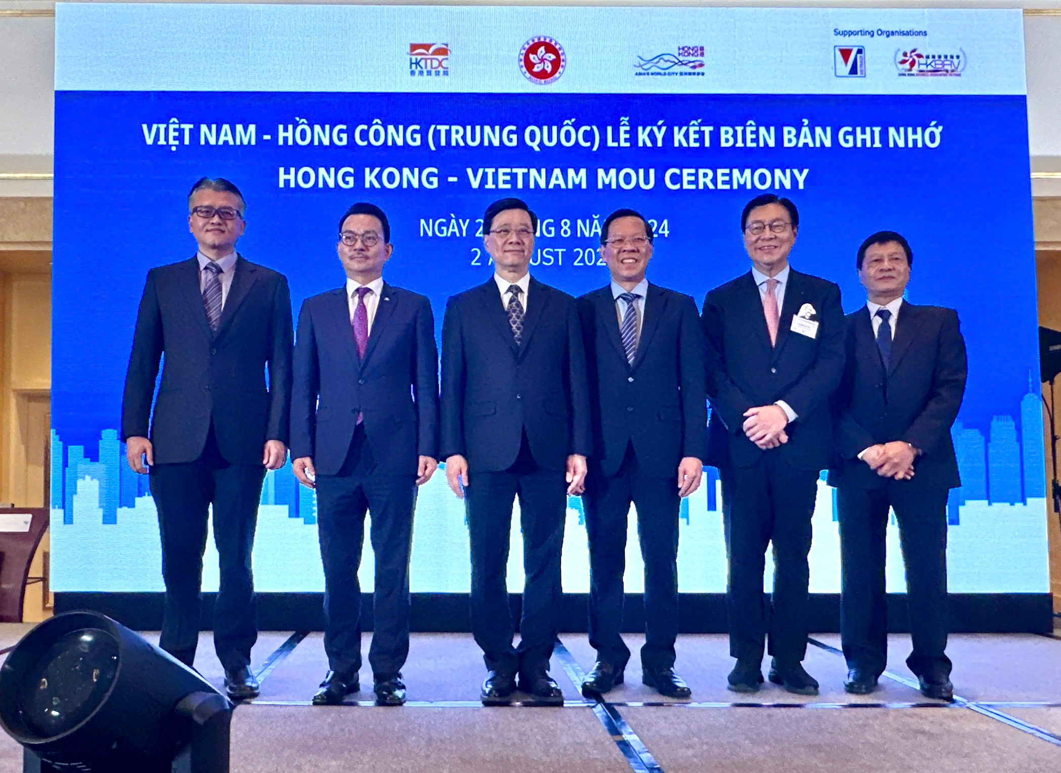 Nâng cao kiến thức tài chính cho thế hệ tương lai: Cách làm từ Bảo hiểm FWD