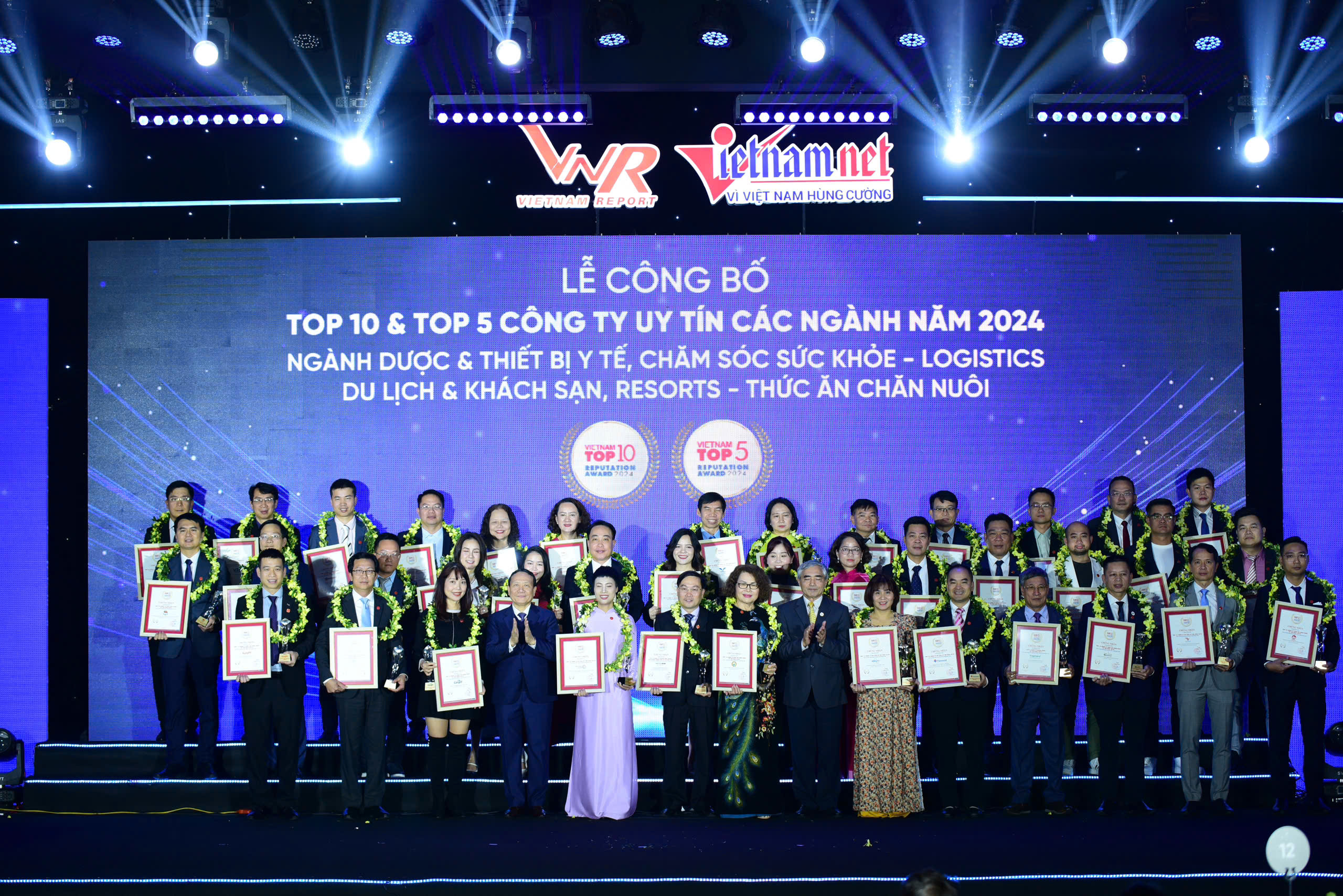 Lễ công bố Top 500 Doanh nghiệp lớn nhất Việt Nam, Top 10 & Top 5 Công ty uy tín các ngành năm 2024