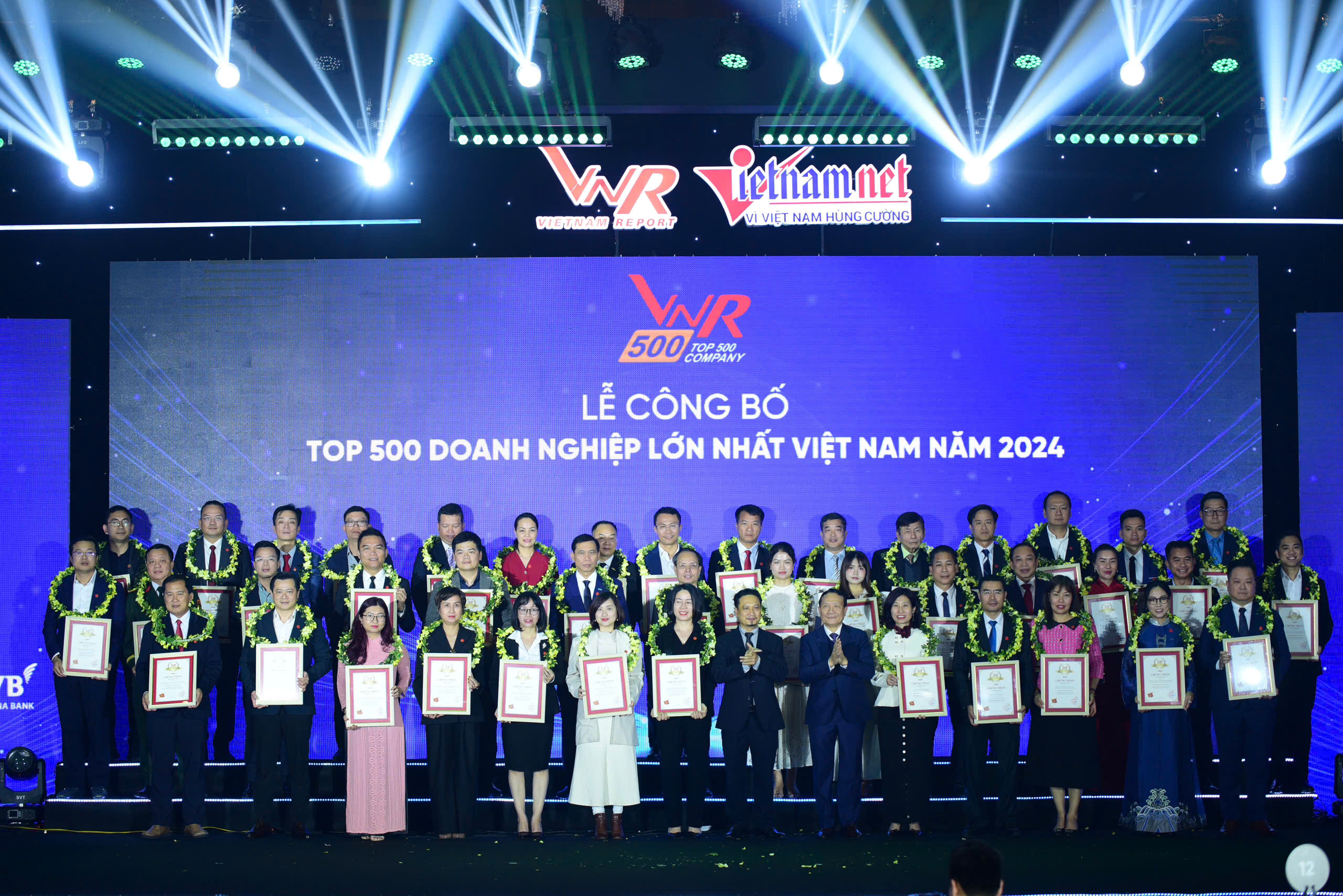 Lễ công bố Top 500 Doanh nghiệp lớn nhất Việt Nam, Top 10 & Top 5 Công ty uy tín các ngành năm 2024