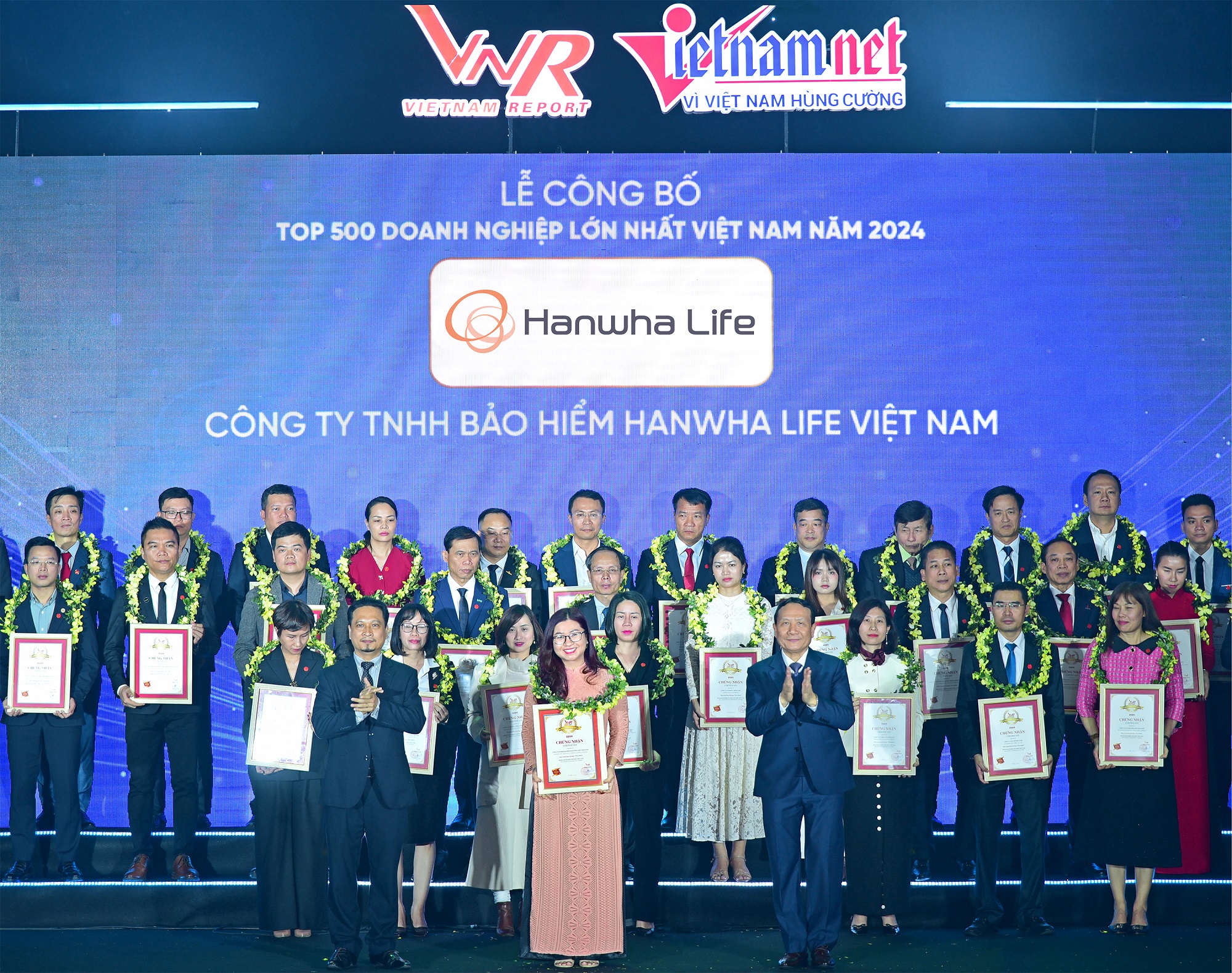 Hanwha Life thăng hạng trong top 500 Doanh nghiệp lớn nhất Việt Nam năm 2024