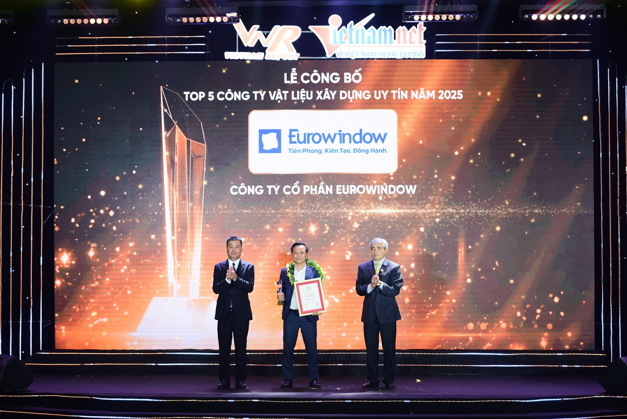 Eurowindow giữ vững danh hiệu Top 5 công ty vật liệu xây dựng uy tín nhất 2025
