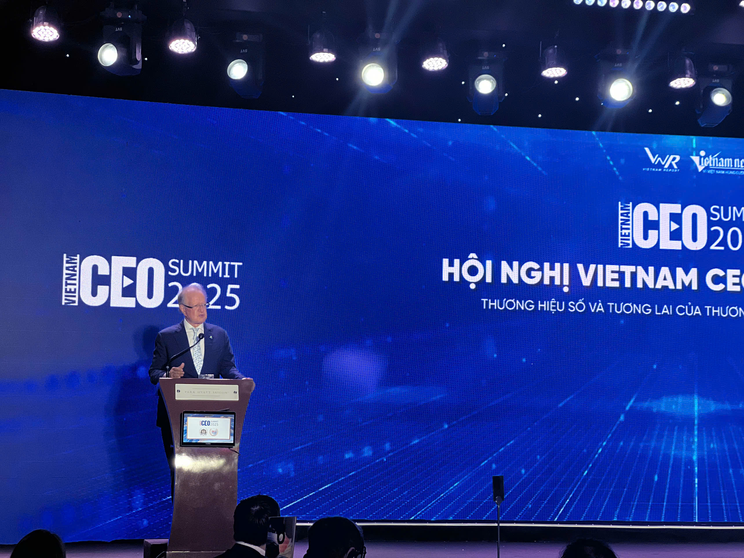 Hội nghị Vietnam CEO Summit 2025 & Lễ công bố VIX50 và Top 10 Công ty Uy tín các ngành năm 2025