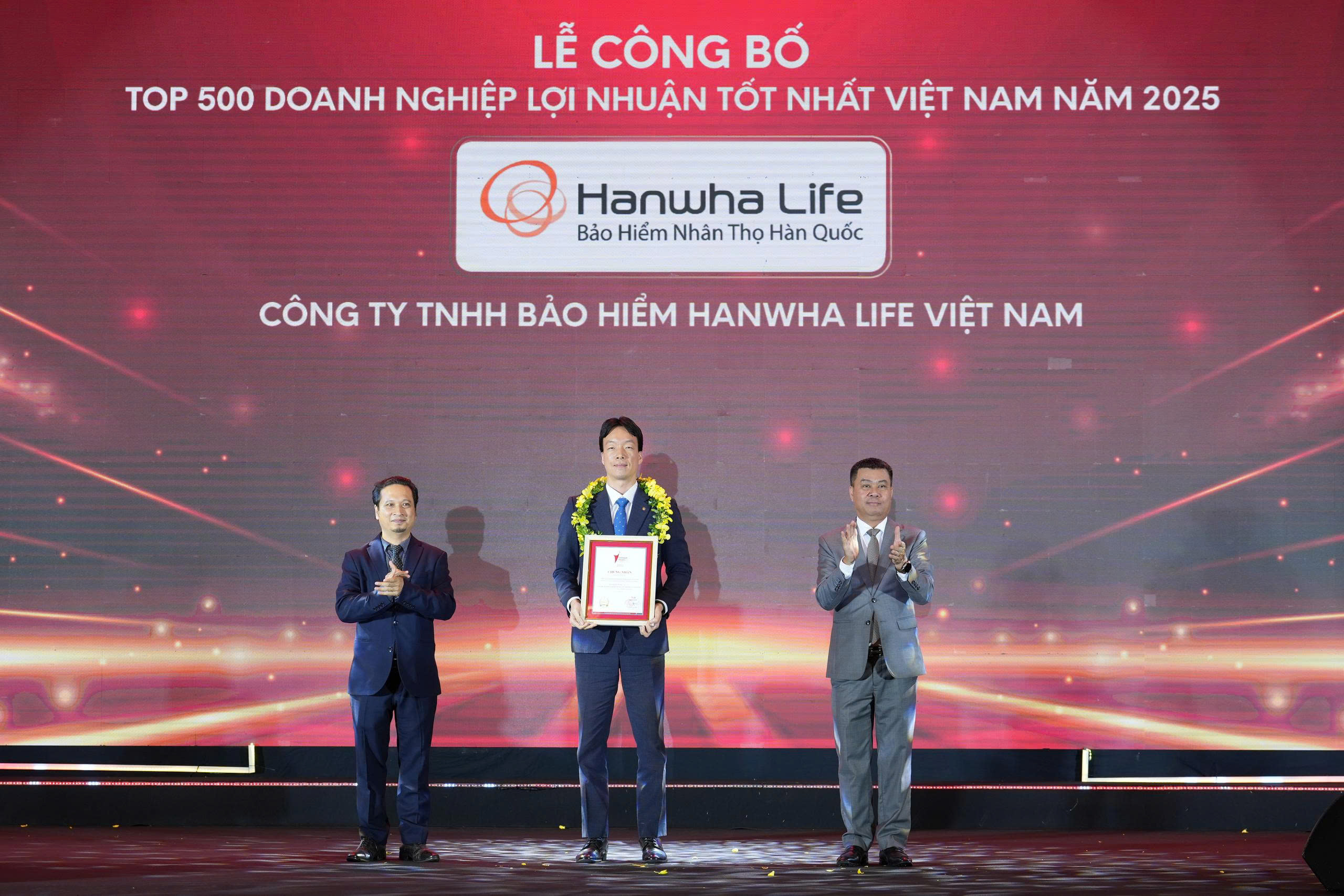 Hanwha Life được vinh danh trong “Top 500 Doanh nghiệp có lợi nhuận tốt nhất Việt Nam 2025”