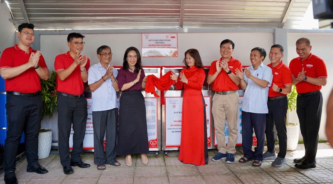 Dai-ichi Life Việt Nam và hành trình mang nước uống sạch đến học đường