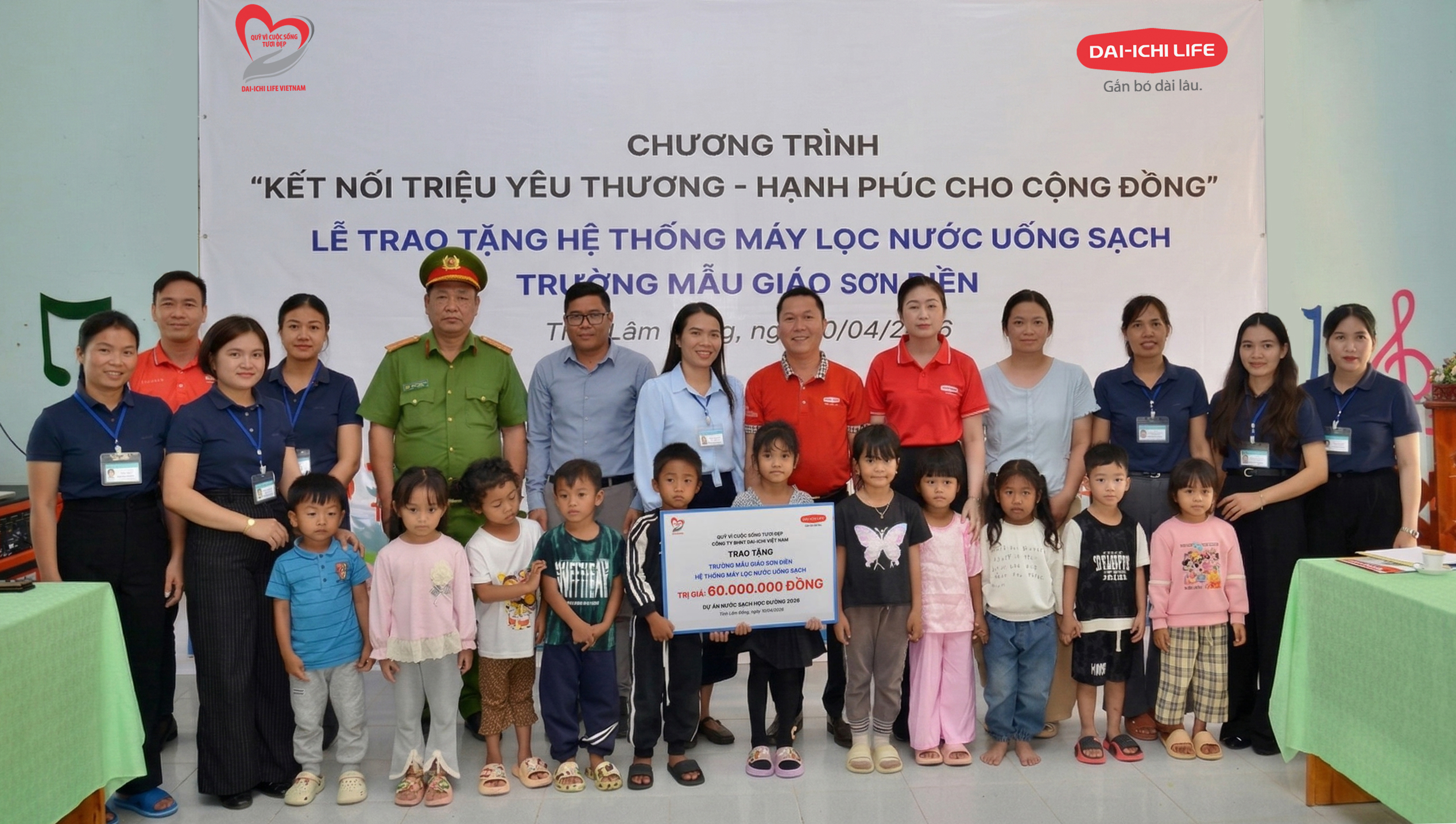 Dai-ichi Life Việt Nam hoàn thành hành trình mang nước uống sạch đến 15 trường học trên toàn quốc