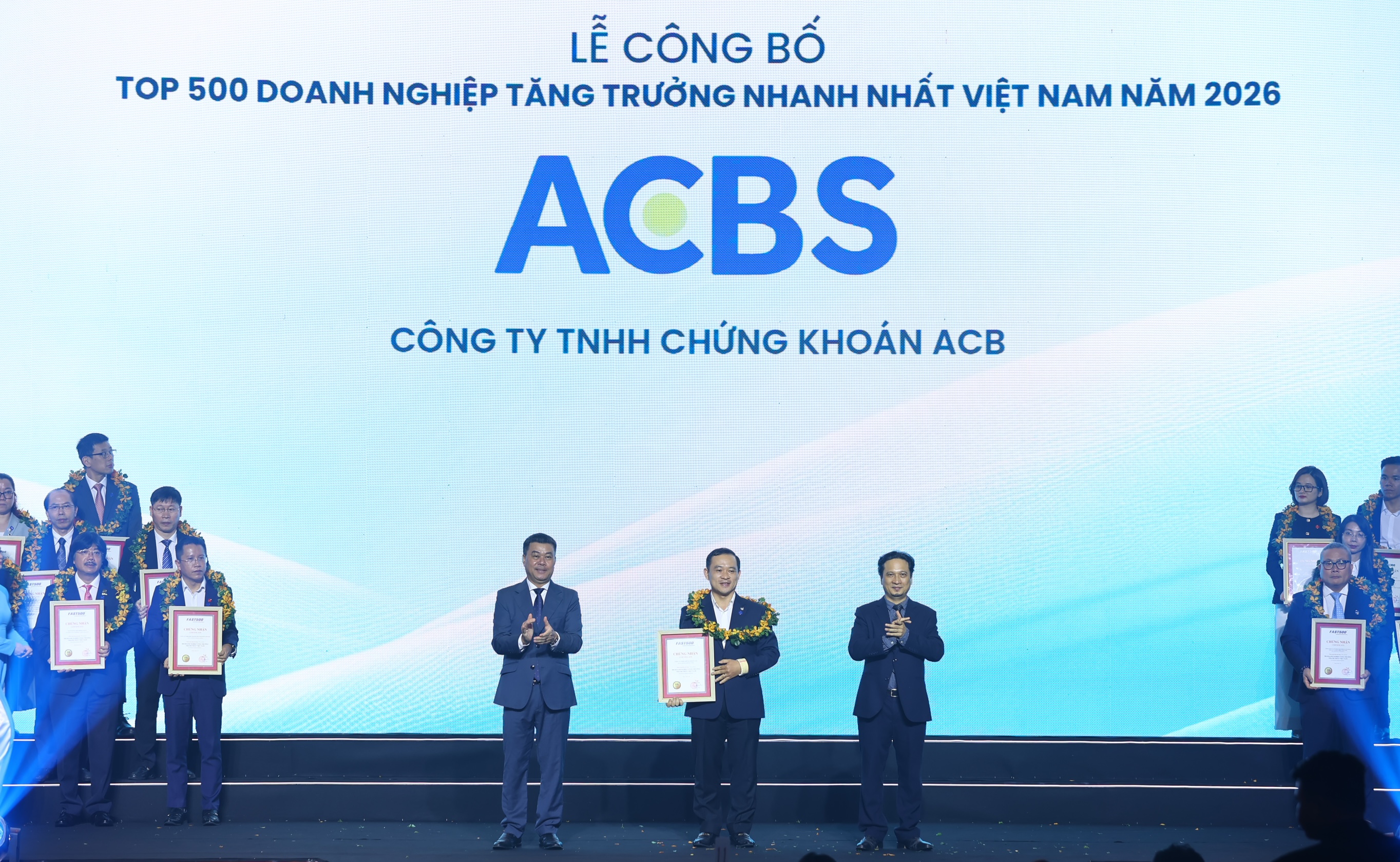 Chứng khoán ACB được vinh danh trong Top 500 doanh nghiệp tăng trưởng nhanh nhất Việt Nam năm 2026 