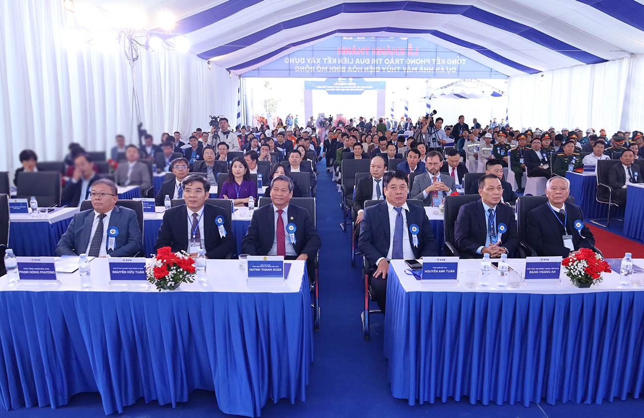 CC47 đón nhận các Bằng khen thành tích xuất sắc trong xây dựng công trình tại Lễ Khánh thành Nhà máy thủy điện Hòa Bình mở rộng