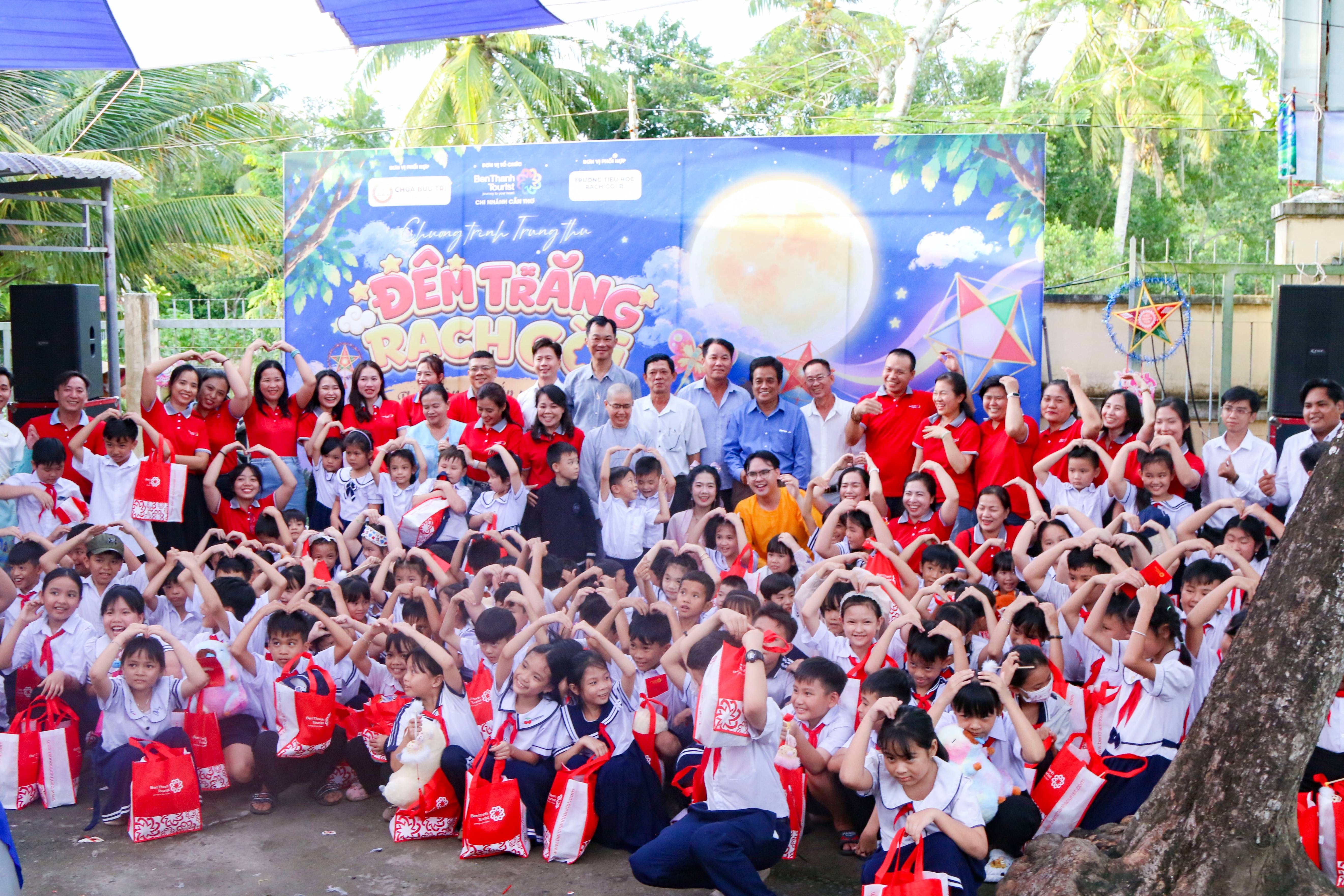 BenThanh Tourist mang trung thu đến với 250 trẻ em có hoàn cảnh khó khăn