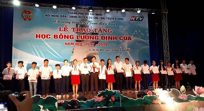 Bình Điền chung tay trao tặng học bổng Lương Định Của năm học 2017 - 2018