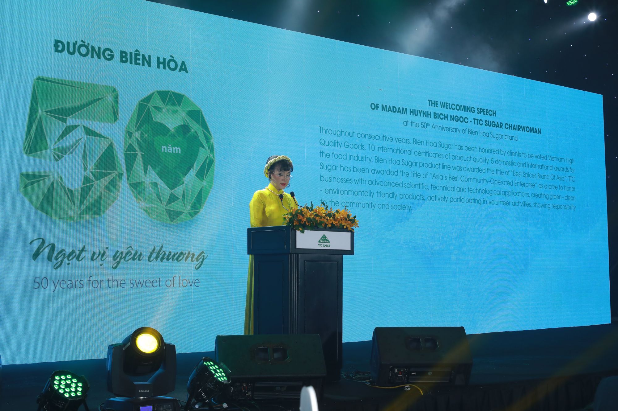 Bà Huỳnh Bích Ngọc phát biểu khai mạc tại sự kiện Lễ kỷ niệm 50 năm, với mong muốn làm tròn trọng trách dẫn đắt ngành đường Việt Nam trong hội nhập khu vực và thế giới